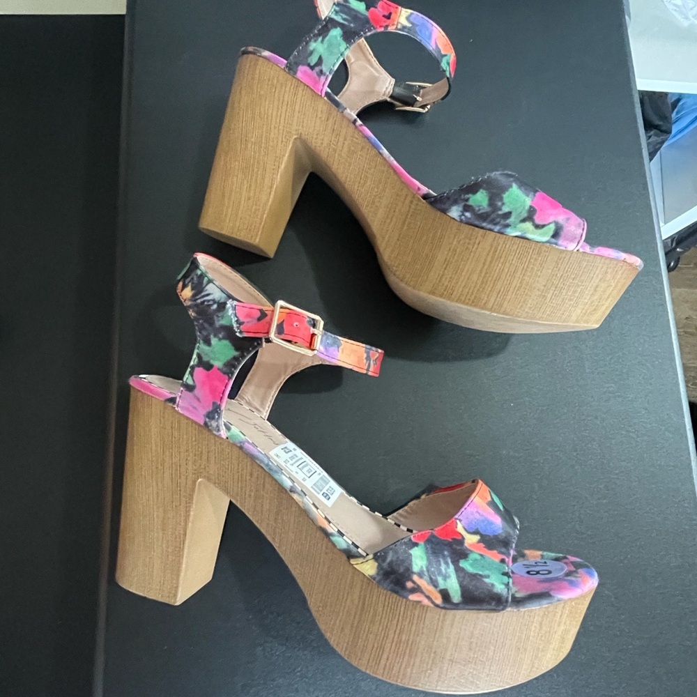 Betsey Johnson Floral Platform Heels - Picture 2 of 7